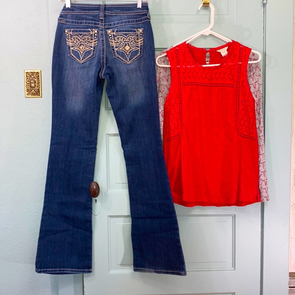 Ariat Jeans boot cut 26 L and 2 Tees
